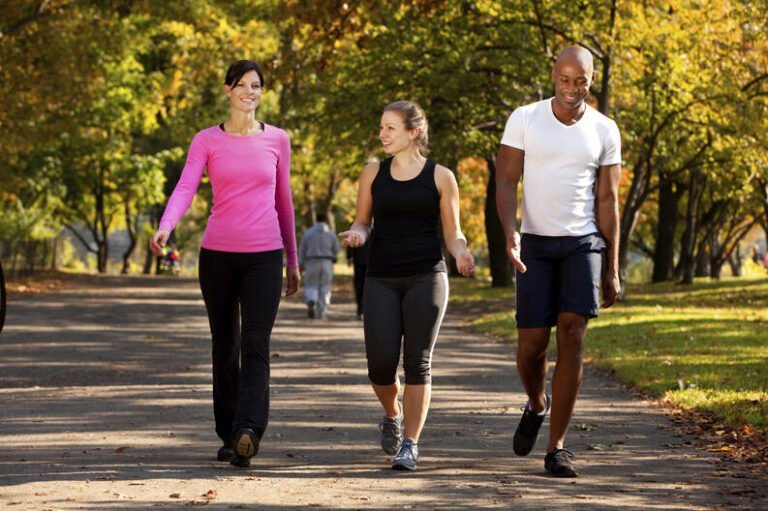 Los Beneficios De Caminar Al Aire Libre