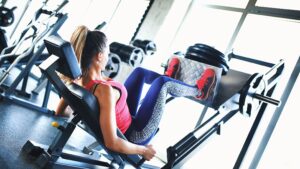 Guía completa de máquinas de gimnasio para entrenar grupos musculares